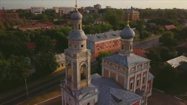 Sabahın Erken Saatlerinde Serpukhov Kentinde Ortodoks Hıristiyan Manastırının Havadan Görünümü — Stok video