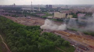 İnşaat yerinde duman. Yukarıdakilerin Moskova görünümü