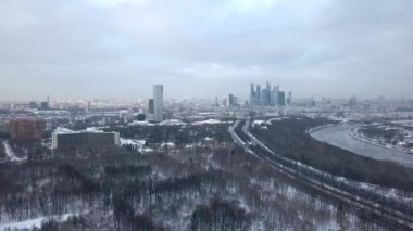Kışın Moskova şehir görünümü bir yükseklikten