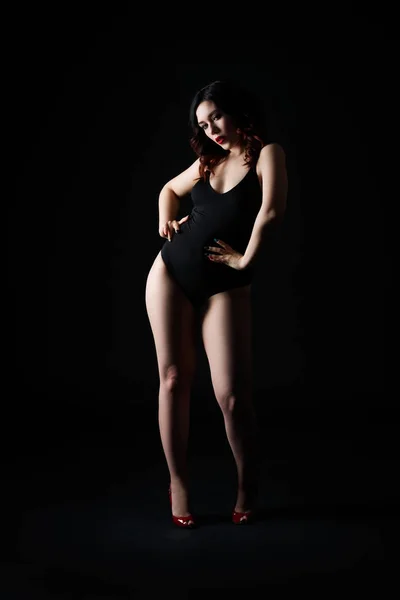 Schöne Sexy Frau Body Posiert Auf Schwarzem Studiohintergrund Perfekter Weiblicher — Stockfoto