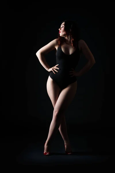 Schöne Sexy Frau Body Posiert Auf Schwarzem Studiohintergrund Perfekter Weiblicher — Stockfoto