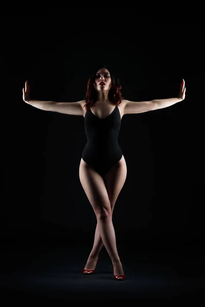 Mulher Sexy Bonita Bodysuit Posando Fundo Estúdio Preto Corpo Feminino — Fotografia de Stock