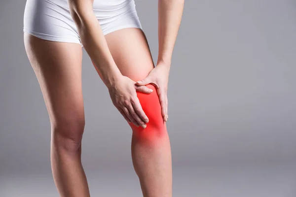 Pain Knee Joint Inflammation Gray Background Studio Shot — Stock Photo, Image