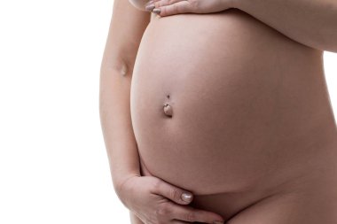 Beyaz arka plan üzerinde gebelik kavramı izole sanat çıplak, çıplak hamile kadın