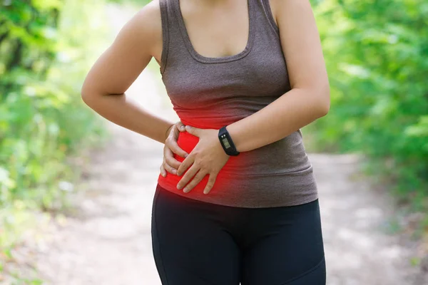 Mulher Com Dor Abdominal Lesão Durante Corrida Trauma Durante Treino — Fotografia de Stock