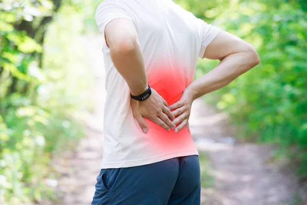 Mann Mit Rückenschmerzen Verletzung Beim Laufen Trauma Beim Training Outdoor — Stockfoto