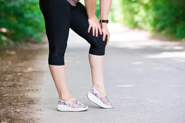 Pain Woman Knee Massage Female Leg Injury While Running Trauma — Stock Photo, Image