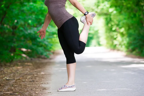 Mujer Calentando Antes Correr Ejercicio Aire Libre Concepto Estilo Vida — Foto de Stock