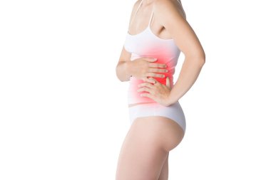 Karın ağrısı, mide ağrısı beyaz arka plan üzerinde atış studio izole kadın