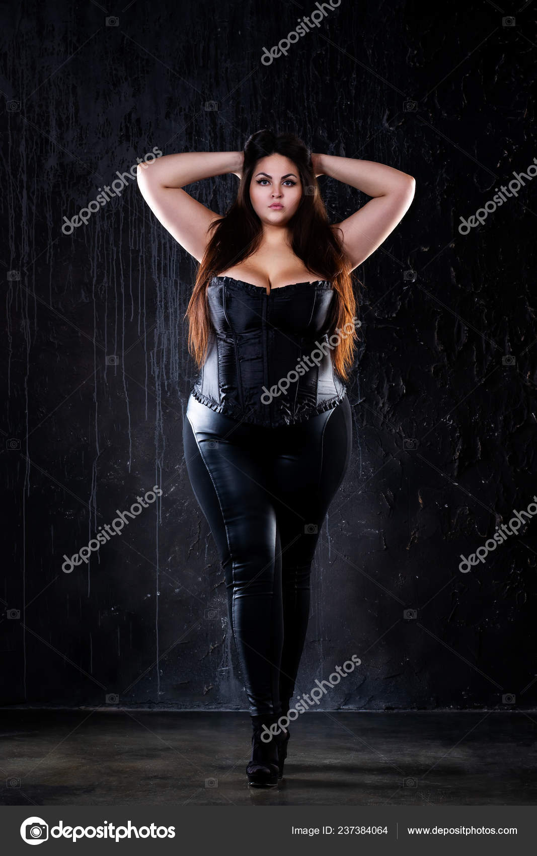 Modelo Moda Talla Grande Ropa Sexy Mujer Gorda Sobre Fondo: fotografía de  stock © starast #237384064