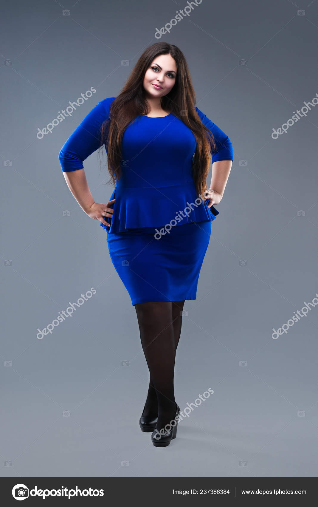 Modelo Moda Talla Grande Vestido Azul Mujer Gorda Sobre Fondo Foto de stock 237386384 starast