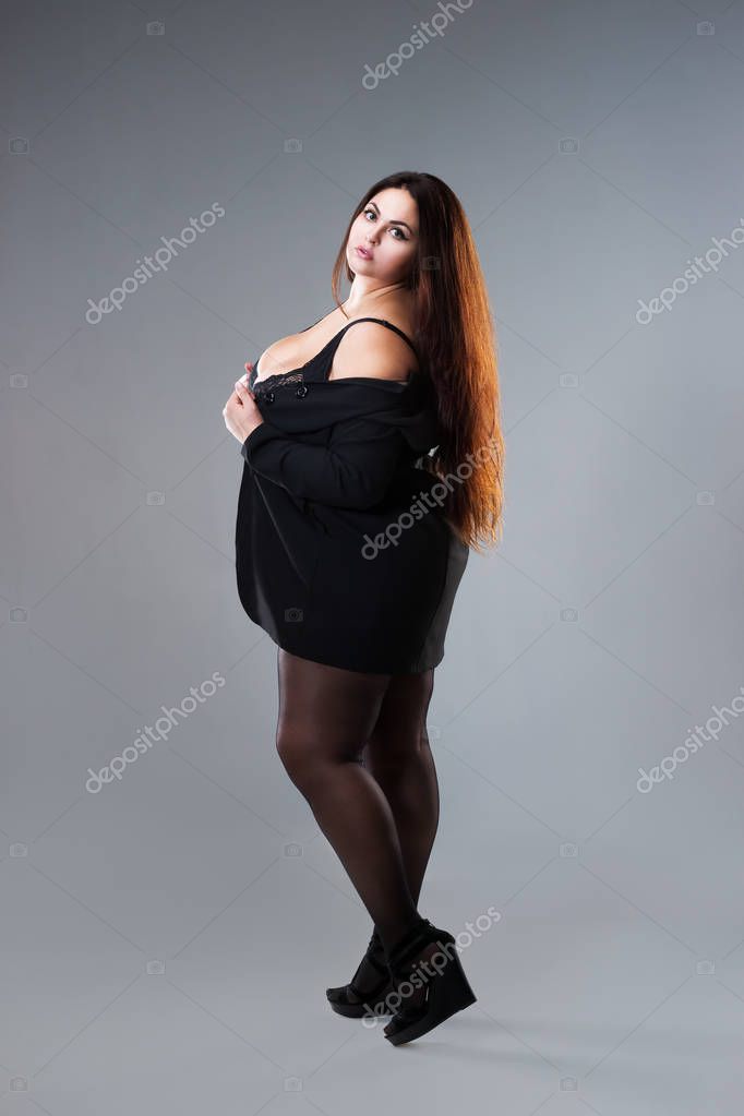 Fotos de Modelo Moda Talla Grande Ropa Sexy Mujer Gorda Sobre Fondo -  Imagen de © starast #237384010