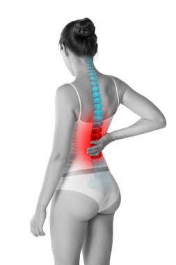 Omurgada ağrı, sırt ağrısı olan bir kadın, insan sırtında yaralanma, beyaz arka planda izole chiropractic tedaviler kavramı