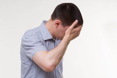 Baş ağrısı ve migren, baş ağrısı olan adam