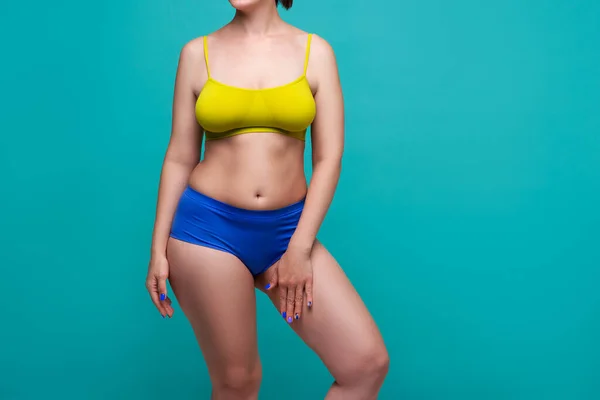 Size Model Gekleurd Ondergoed Blauwe Achtergrond Body Positive Concept — Stockfoto