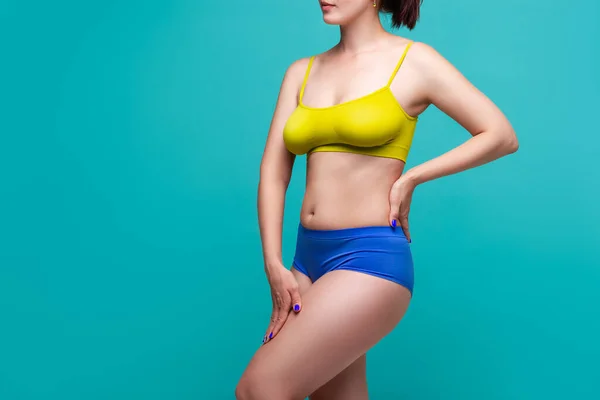 Size Modell Farbiger Unterwäsche Auf Blauem Hintergrund Körperbetontes Konzept — Stockfoto