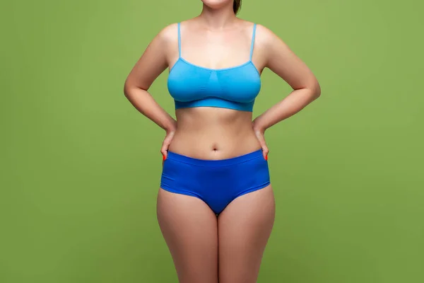 Mujer Belleza Ropa Interior Azul Con Grandes Pechos Naturales Sobre — Foto de Stock