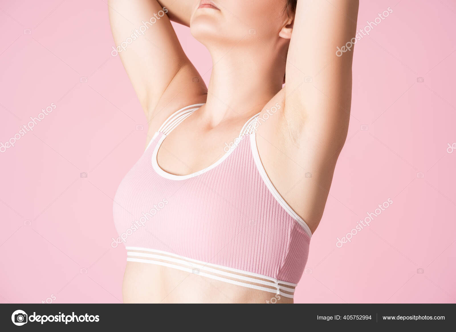 Mujer Sujetador Deportivo Axilas Lisas Sobre Fondo Rosa Cuerpo Femenino Foto de stock 405752994 starast