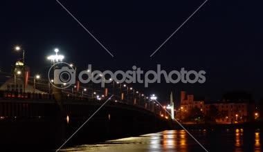 Timelapse gece selam Riga şehir.