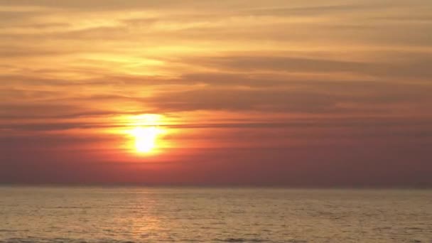 Zeitraffer Ein Sonnenuntergang Meer Bei Bewölktem Himmel — Stockvideo