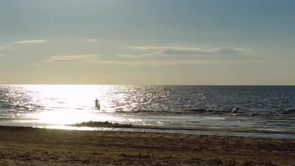 Zeitraffer Meer Strand Mit Menschen Der Sonne — Stockvideo