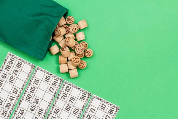 Barris Loteria Madeira Com Saco Pano Cartões Jogo Fundo Verde — Fotografia de Stock