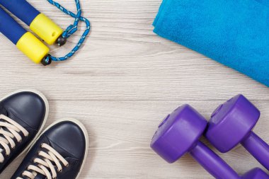 Oda veya spor salonu gri kattaki fitness için farklı araçlar