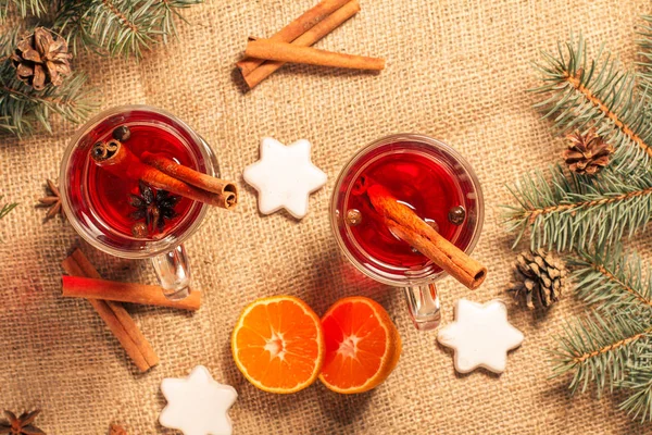 Glass Christmas Mulled Wine Cinnamon Star Anise Cloves Sackcloth White — Stock Photo, Image