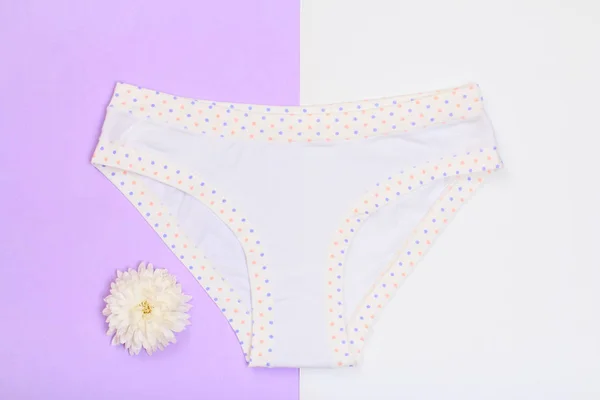 Belle Culotte Bourgeon Fleur Sur Fond Lilas Blanc Ensemble Sous — Photo