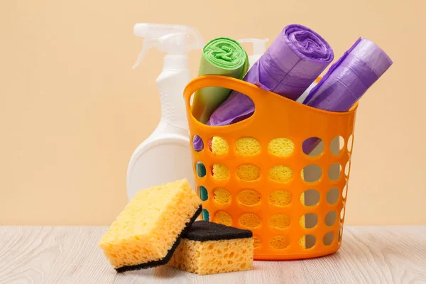 Plastic Bottle Glass Tile Cleaner Basket Garbage Bags Sponges Beige — Stock Photo, Image