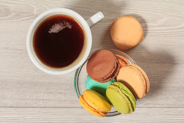 Cup Black Coffee Delicious Macarons Cakes Different Color Glass Bowl — Stock Photo, Image