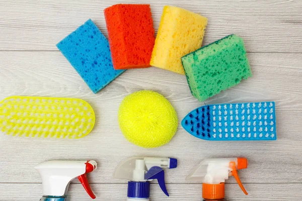 Water sprayers, color synthetic sponges and dust brushes for cleaning.