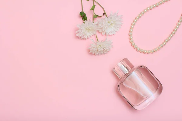 Women accessories and cosmetics on a pink background — Stock Photo, Image