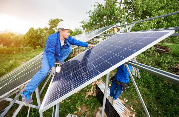 Installing Stand Alone Solar Photo Voltaic Panel System Two Technicians — Stock Photo, Image