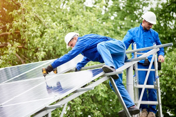 Csapat Fotó Fotovoltaikus Panel Kapcsolódás Önálló Naprendszer Platform Csavarhúzó 2005 — Stock Fotó