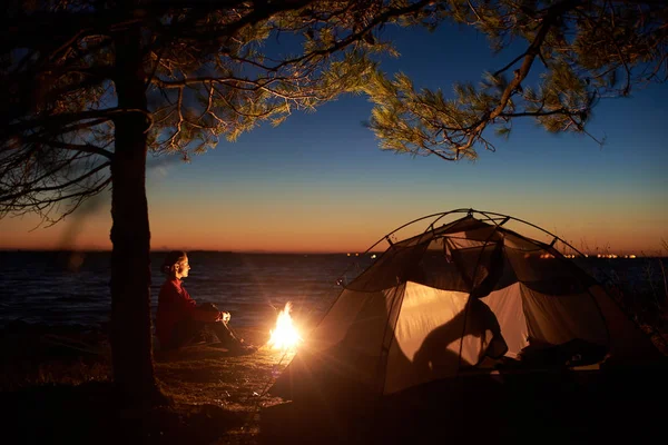 Natt Camping Vid Havet Kusten Klart Blå Himmel Och Stora — Stockfoto