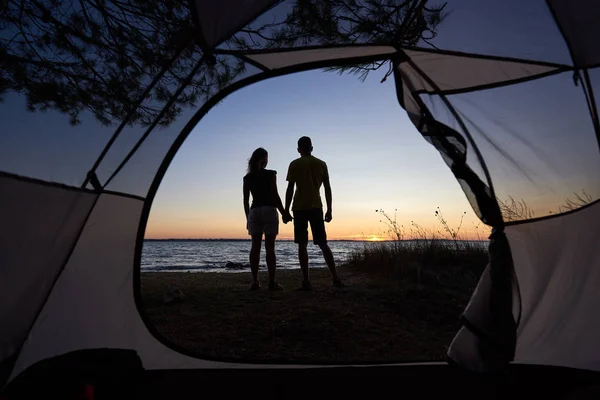 View Tourist Tent Dark Silhouettes Young Tourist Romantic Couple Man — Stock Photo, Image