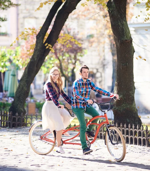 Active Happy Tourist Couple Bearded Man Smiling Long Haired Blond — Stock Photo, Image