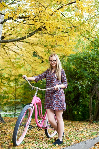 Slim Happy Blond Fashionable Attractive Woman Glasses Short Dress Pink — Stock Photo, Image