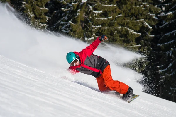 Freerider Σνόουμπορντ Στο Χειμερινό Θέρετρο Snowboarder Ιππασία Στην Πλαγιά — Φωτογραφία Αρχείου