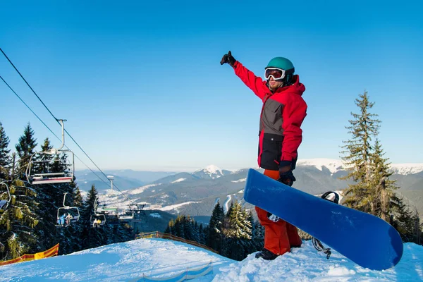 Aufnahme Voller Länge Eines Snowboarders Der Auf Dem Gipfel Der — Stockfoto