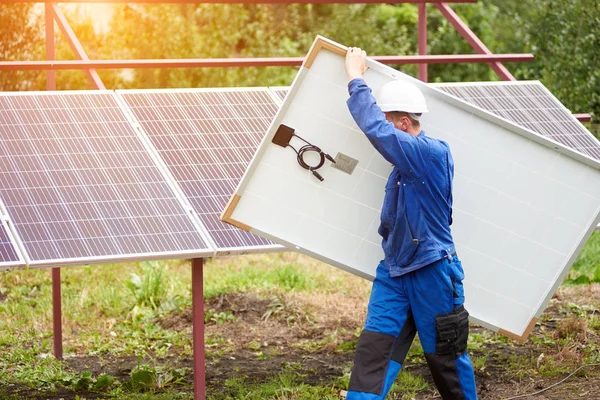 Side View Technician Protective Helmet Carrying Big Shiny Solar Photo — Stock Photo, Image