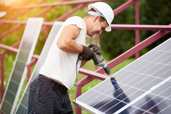 Professional Technician Working Screwdriver Connecting Blue Shiny Solar Photo Voltaic — Stock Photo, Image