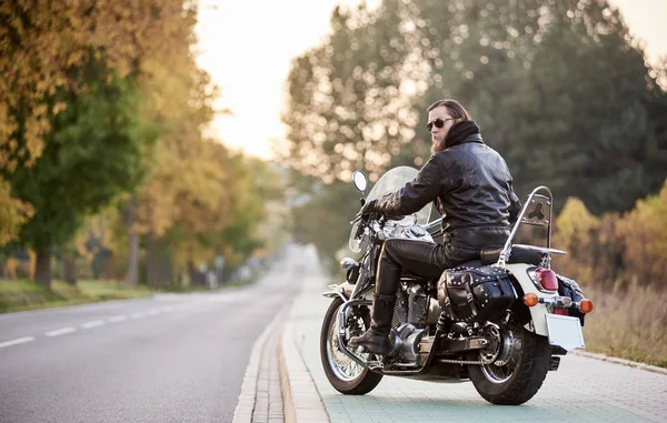Back View Handsome Bearded Motorcyclist Black Leather Jacket Sunglasses Sitting — Stock Photo, Image