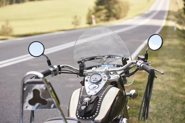 Detail Black Shiny Powerful Motorcycle Parked Roadside Blurred Sunny Outdoors — Stock Photo, Image