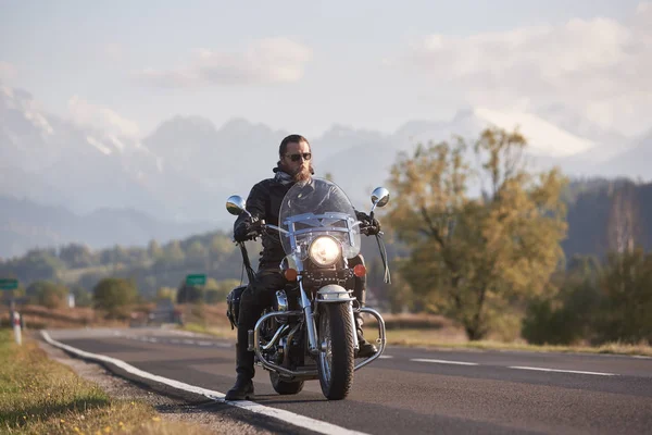 Portrait Handsome Bearded Biker Black Leather Jacket Cruiser Motorcycle Country — Stock Photo, Image