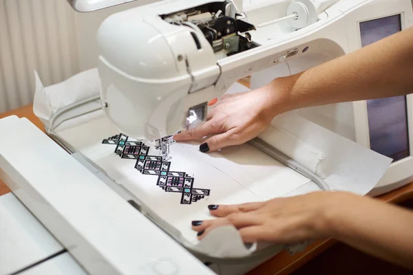 Close Female Hands Working Sewing Machine Creating Colorful Geometrical Pattern — Stock Photo, Image