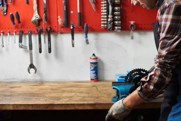 Close Male Technician Fixing Bike Using Special Tool Wearing Protective — Stock Photo, Image