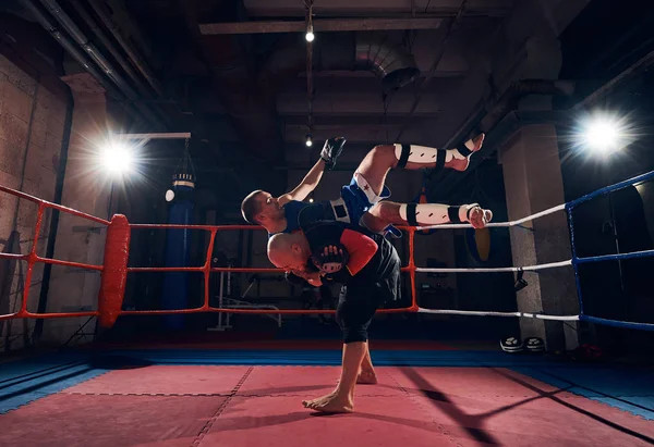 Athletic Sportsman Fighter Practicing Mma Trainer — Stock Photo, Image