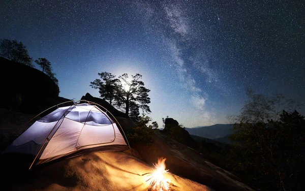 Turist Camping Vid Sommarnatt Rocky Mountain — Stockfoto